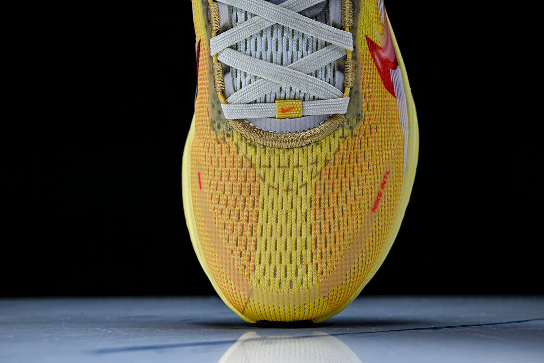 AIR ZOOM VOMERO 18