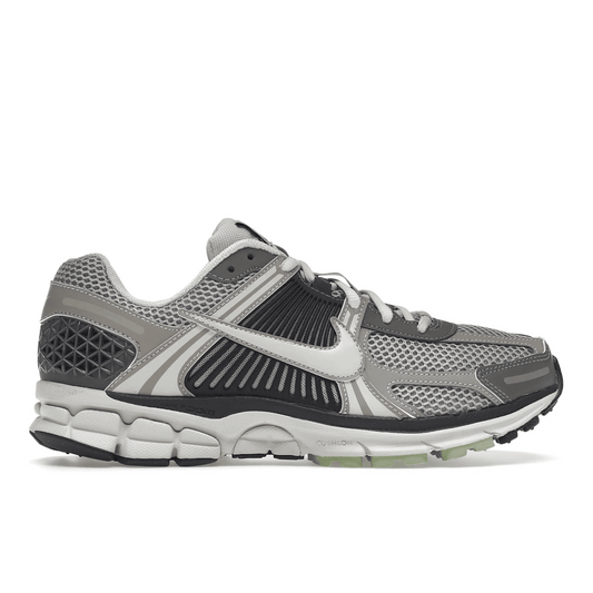 Zoom Vomero 5
Cobblestone Flat Pewter (