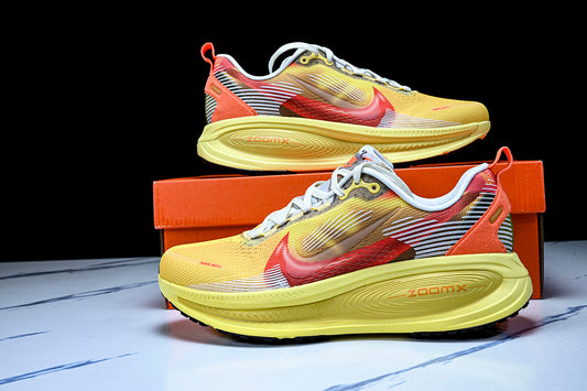 AIR ZOOM VOMERO 18